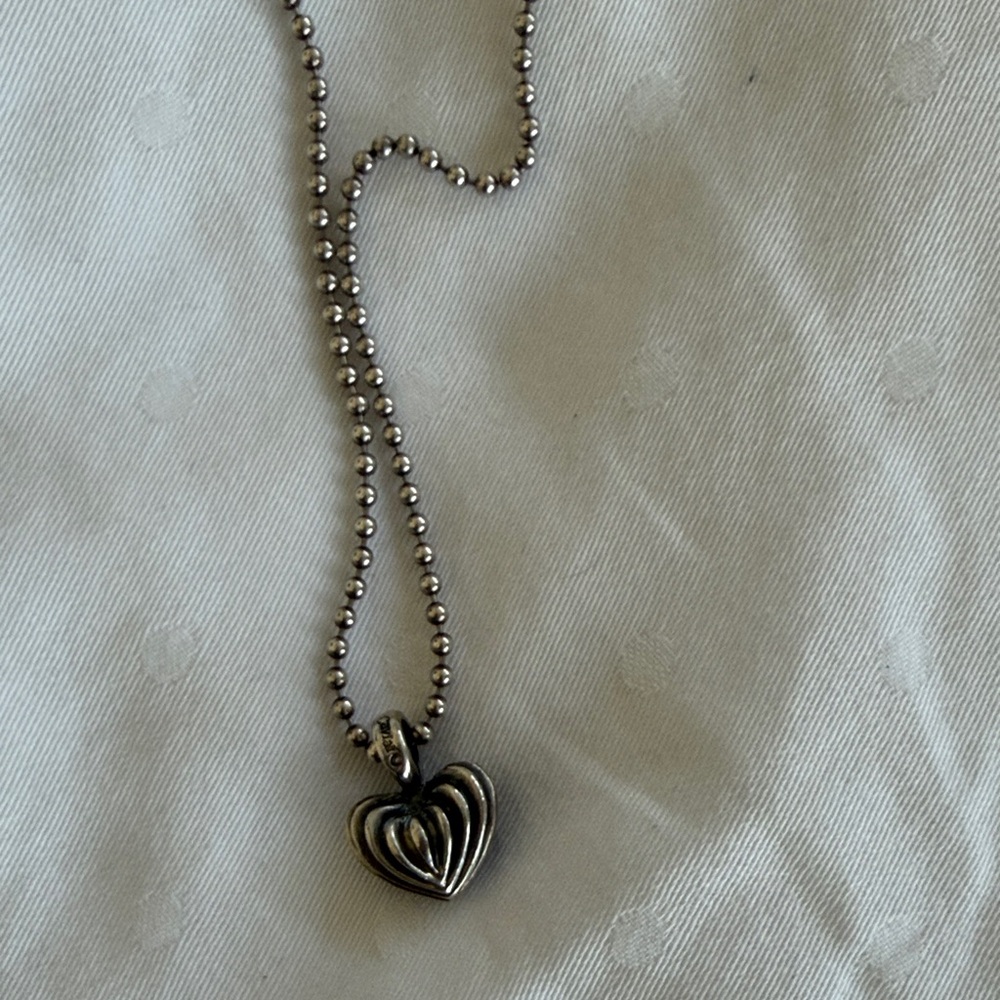 Elegant Silver Heart Pendant Necklace - Picture 2 of 2